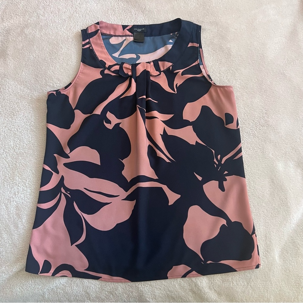 Ann Taylor XSP Blush and Navy Blue Floral Sleeveless Blouse with Bow Collar